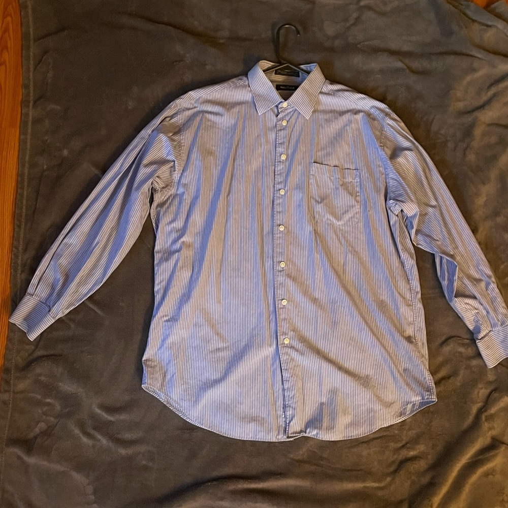 Men’s Nautica dress shirt